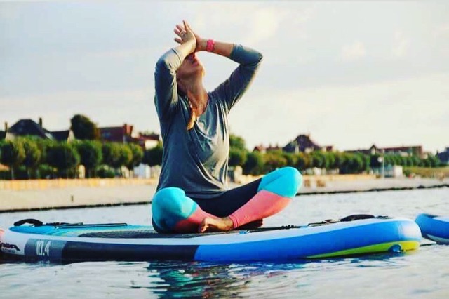 Yoga Unterricht auf dem SUP Board